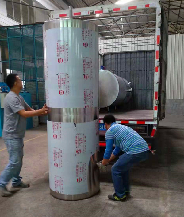 100吨不锈钢一体化净水设备出货现场